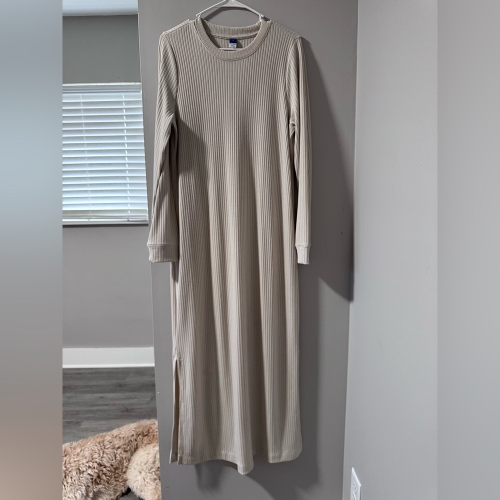 Old Navy Long Sleeve Ribbed Maxi Dress in Beige
